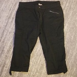 Faded Glory Black Cargo Capri